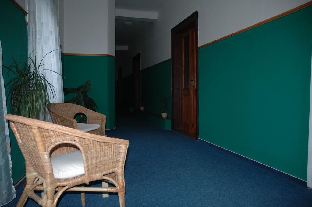 Hotel Mrazek Пардубице Экстерьер фото