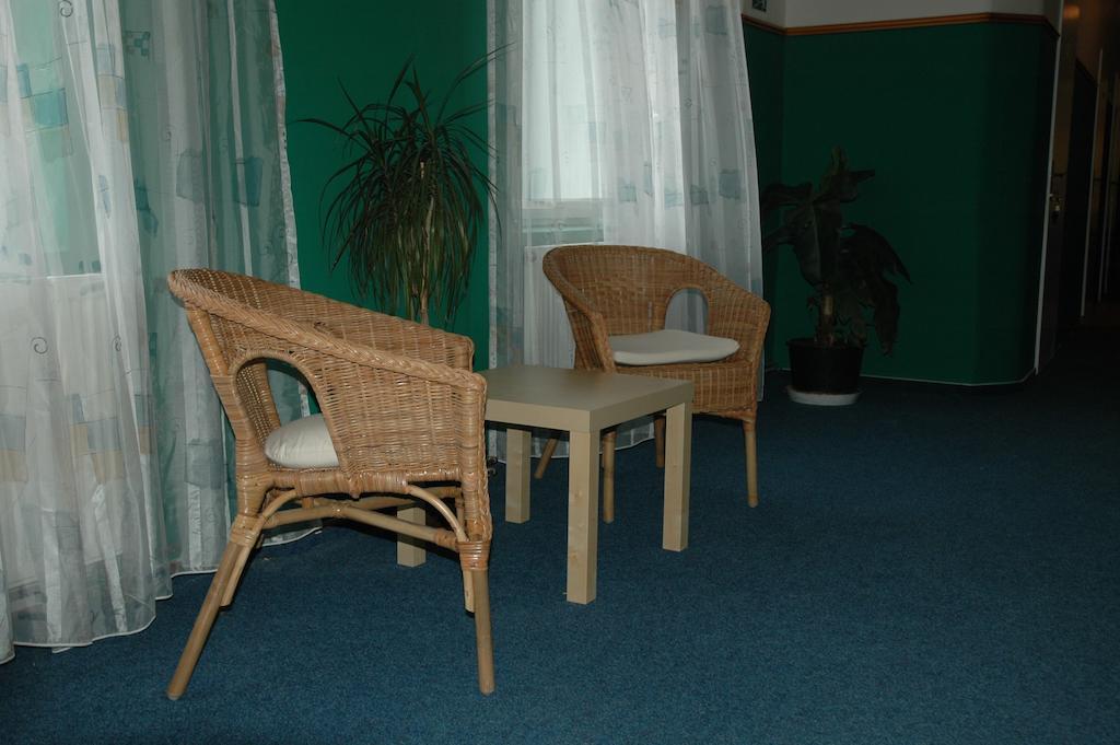 Hotel Mrazek Пардубице Экстерьер фото